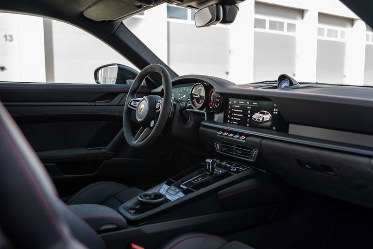 Porsche 992 Carrera 4 GTS