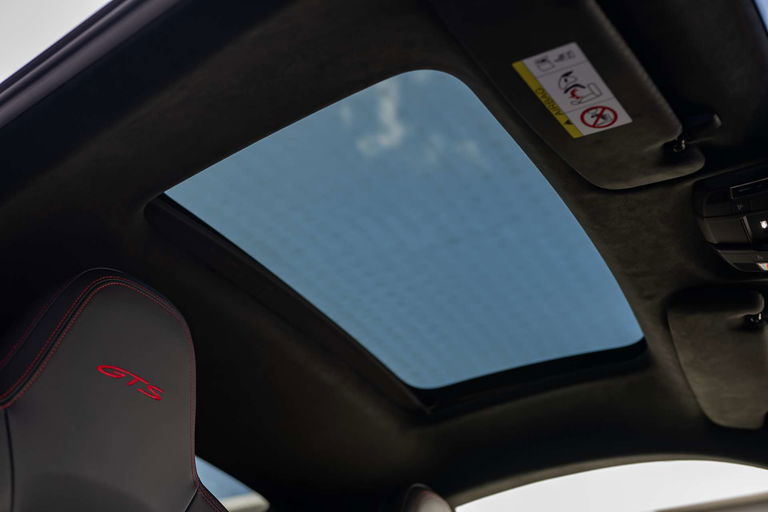 Porsche 992 Carrera 4 GTS