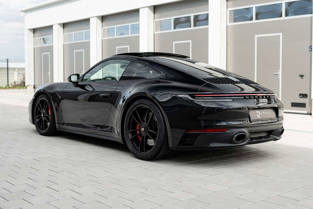 Porsche 992 Carrera 4 GTS