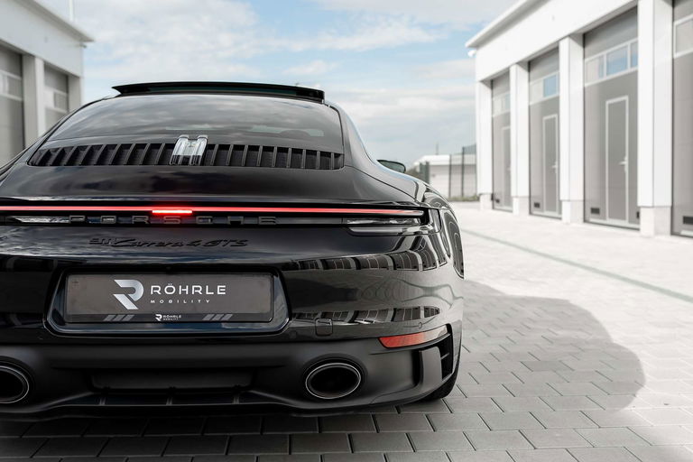 Porsche 992 Carrera 4 GTS