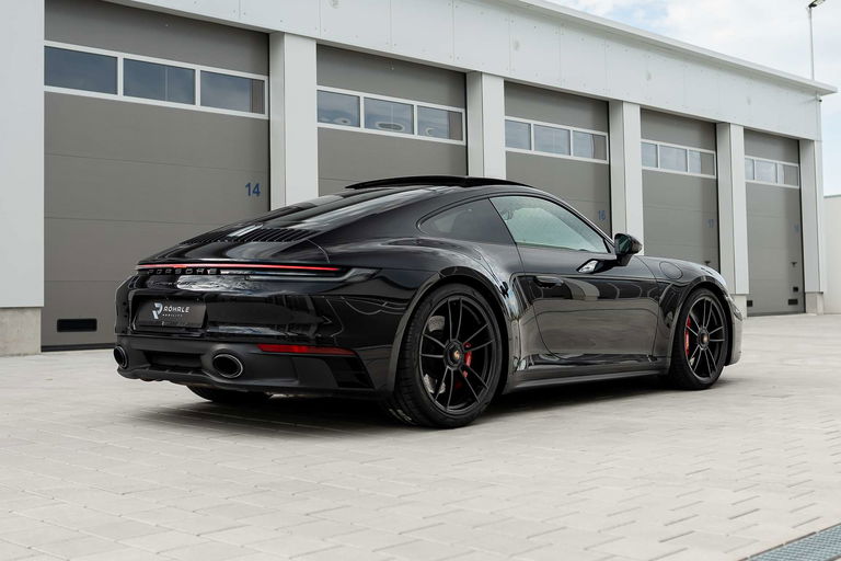 Porsche 992 Carrera 4 GTS