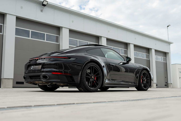 Porsche 992 Carrera 4 GTS