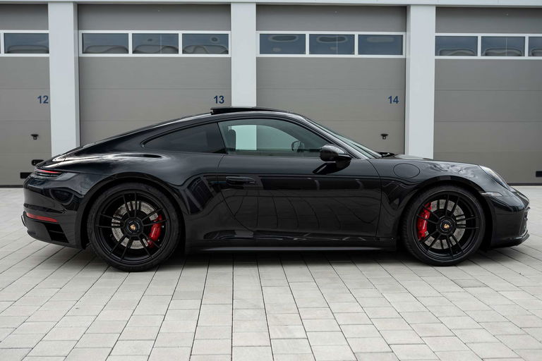 Porsche 992 Carrera 4 GTS