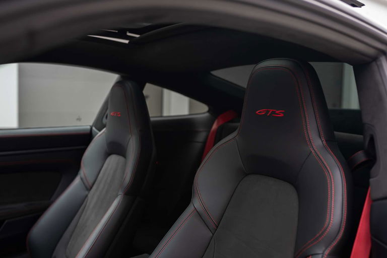 Porsche 992 Carrera 4 GTS