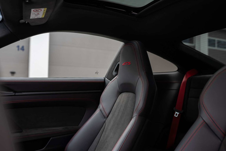 Porsche 992 Carrera 4 GTS