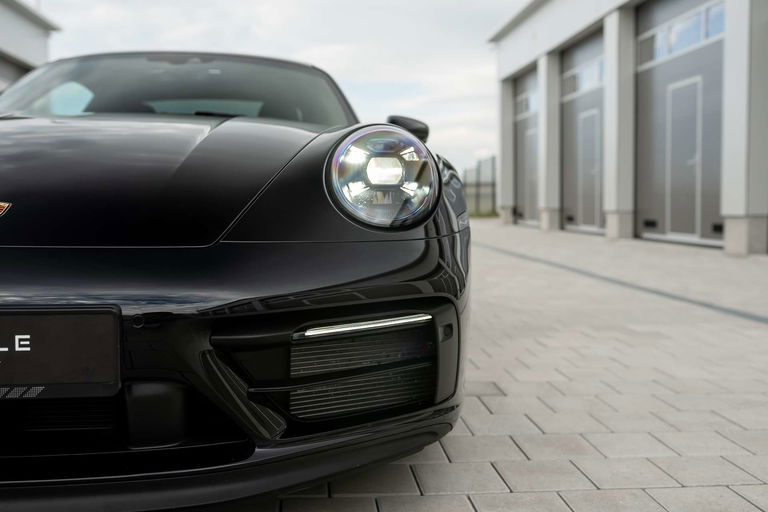 Porsche 992 Carrera 4 GTS