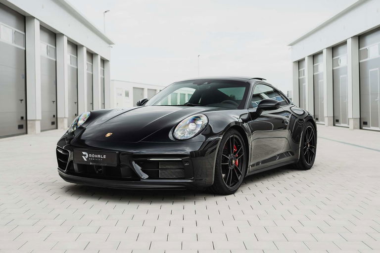 Porsche 992 Carrera 4 GTS
