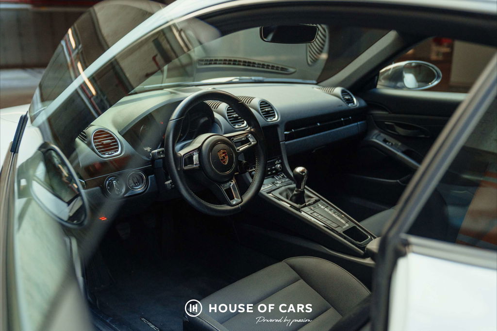 Porsche 718 Cayman T