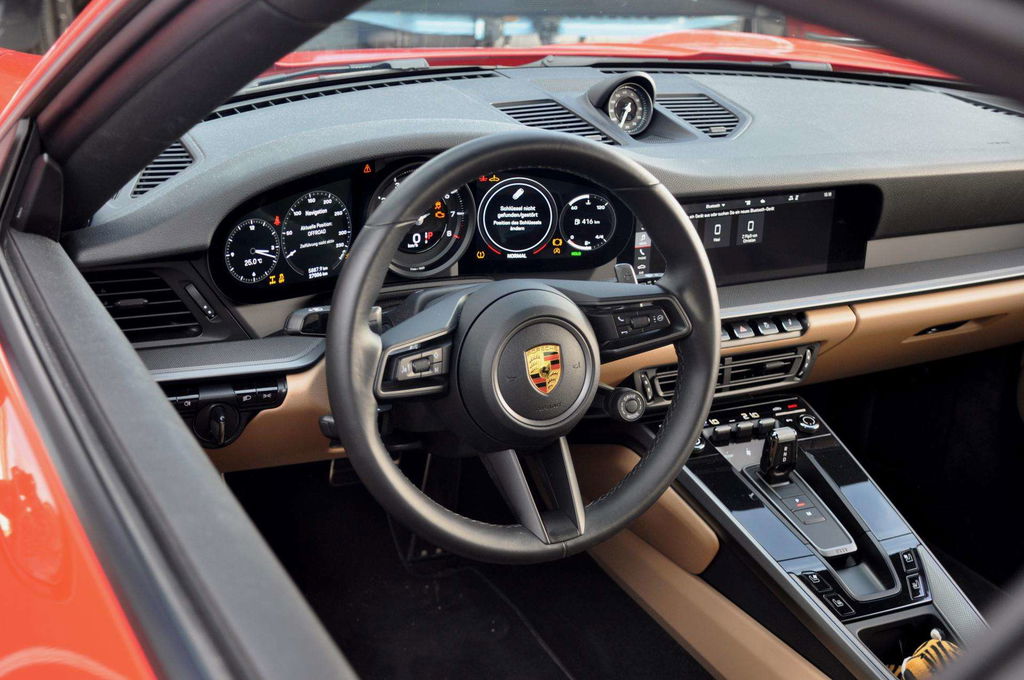 Porsche 992 Carrera 4