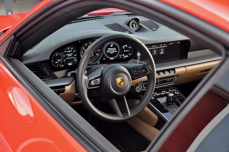 Porsche 992 Carrera 4