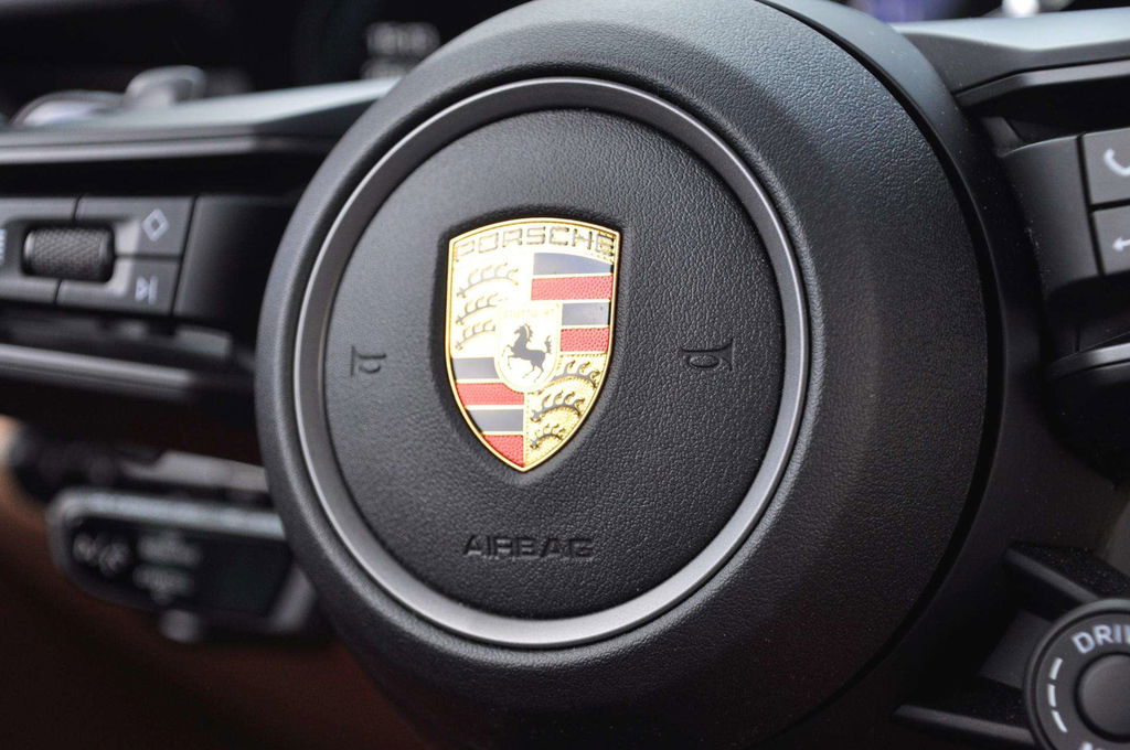 Porsche 992 Carrera 4