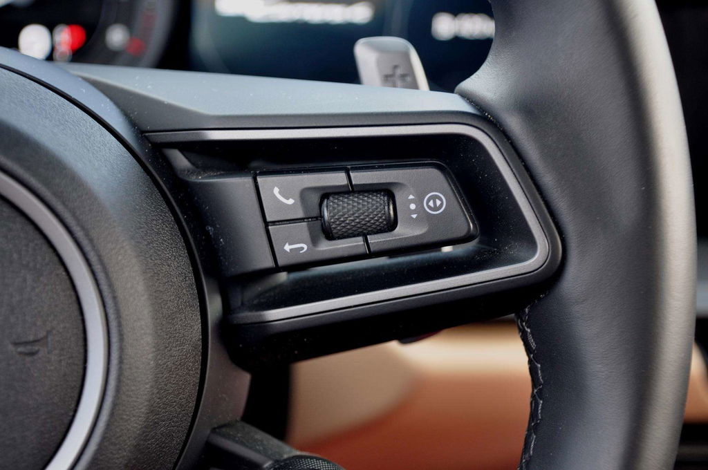 Porsche 992 Carrera 4