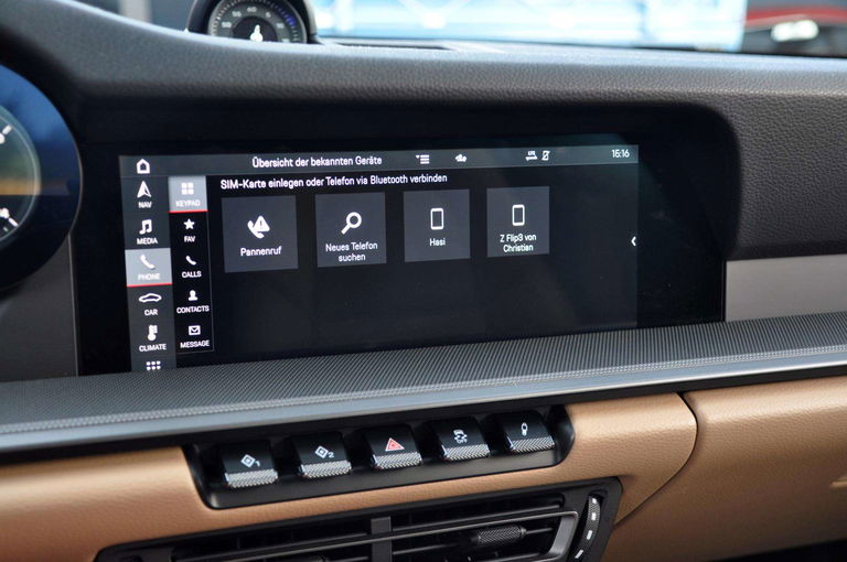 Porsche 992 Carrera 4