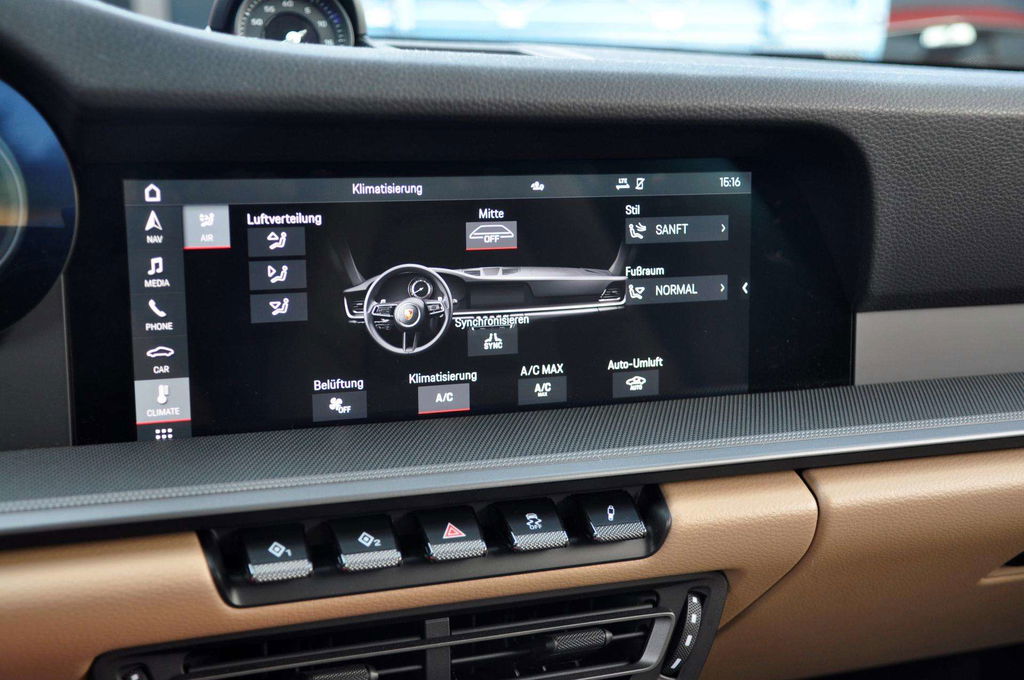 Porsche 992 Carrera 4