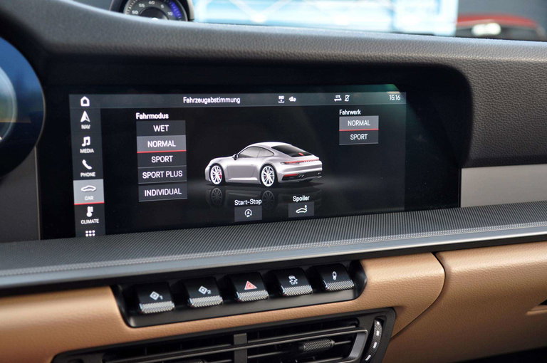 Porsche 992 Carrera 4