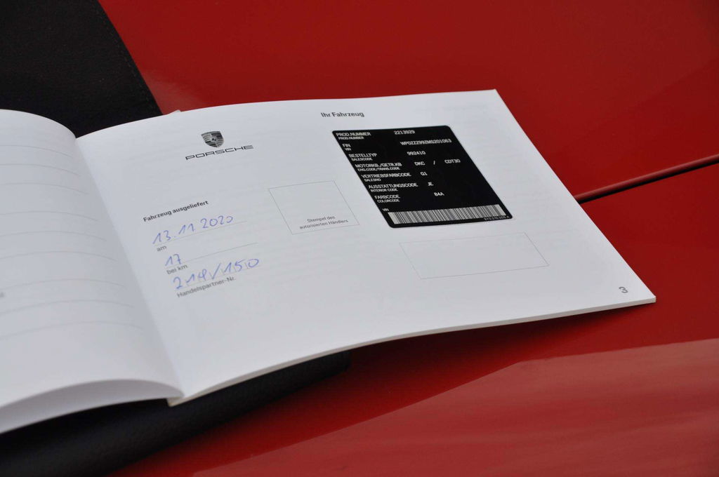 Porsche 992 Carrera 4