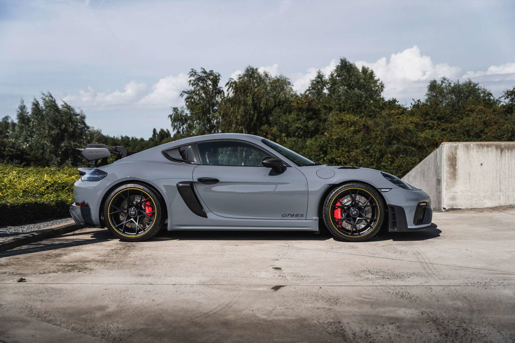 Porsche 718 Cayman GT4 RS