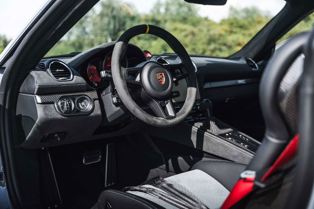 Porsche 718 Cayman GT4 RS