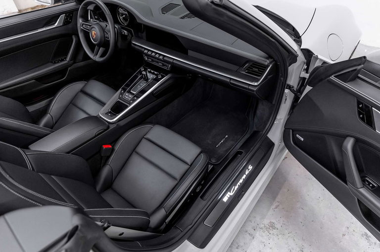 Porsche 992 Carrera 4S