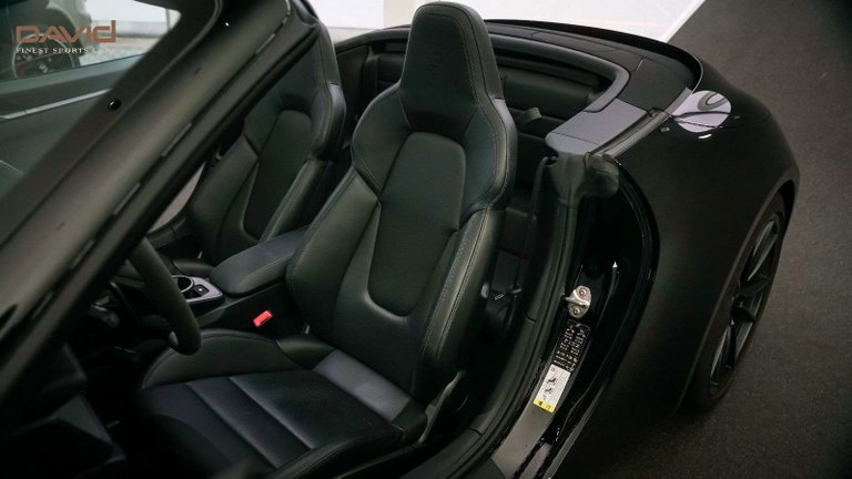 Porsche 992 Carrera
