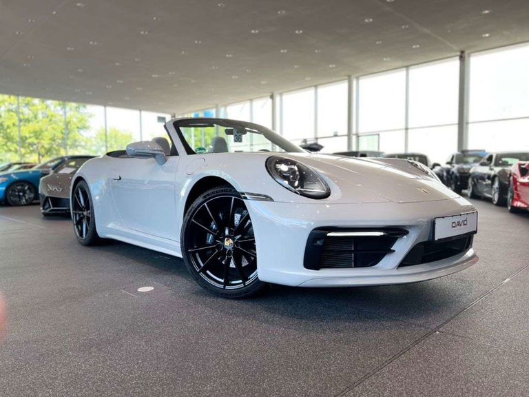 Porsche 992 Carrera 4