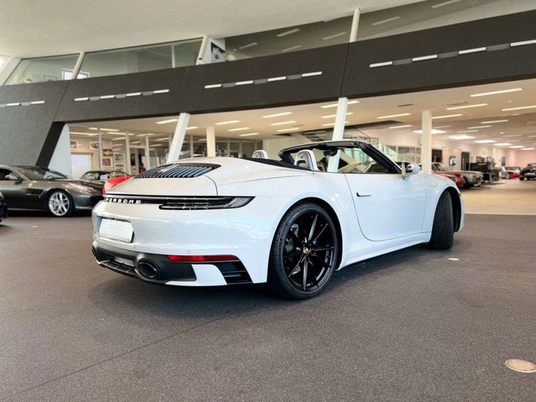 Porsche 992 Carrera 4