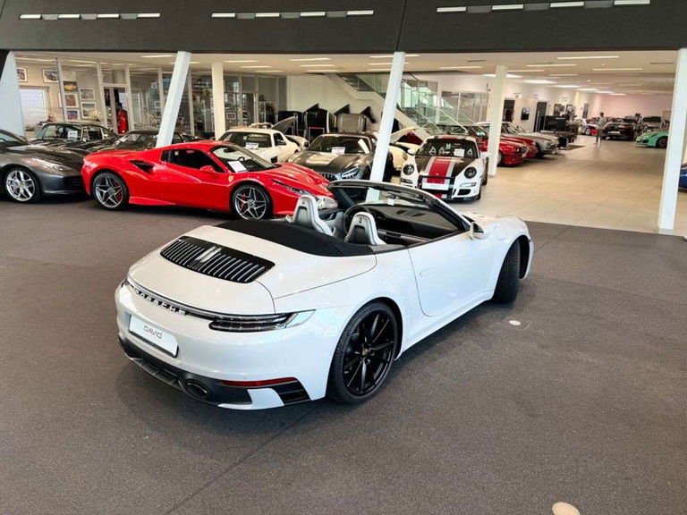 Porsche 992 Carrera 4