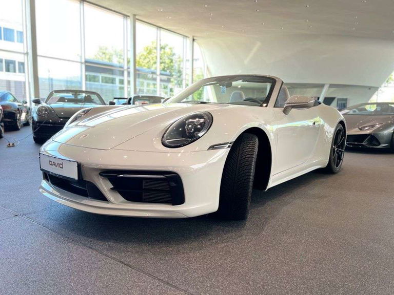 Porsche 992 Carrera 4