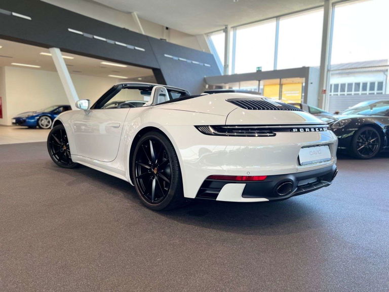 Porsche 992 Carrera 4