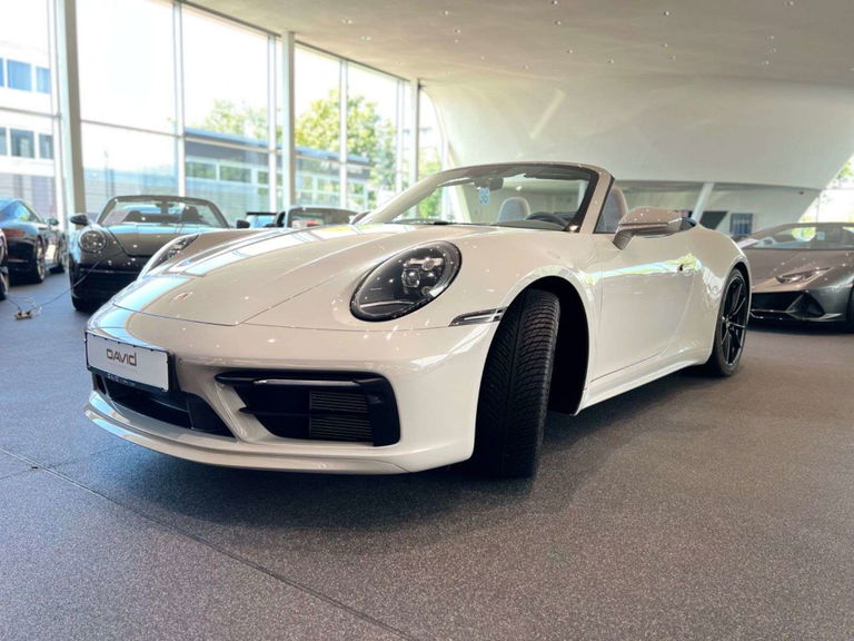 Porsche 992 Carrera 4