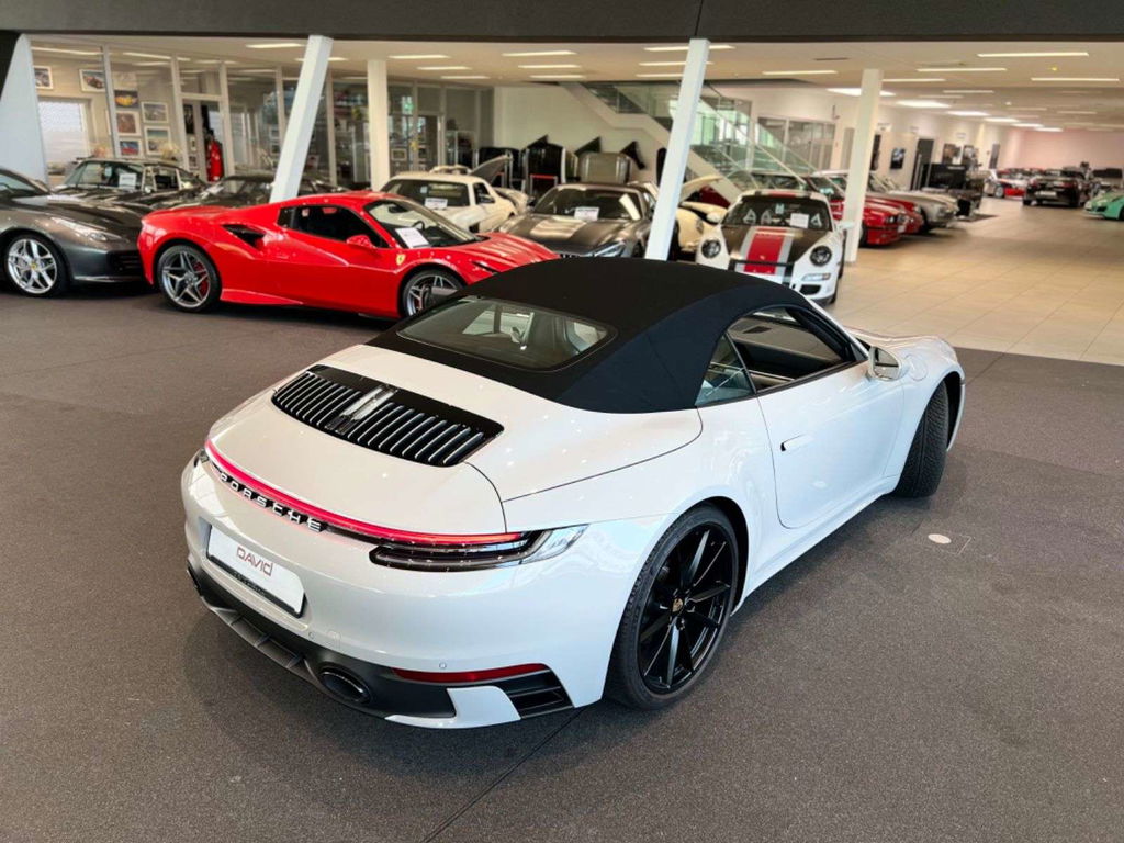 Porsche 992 Carrera 4
