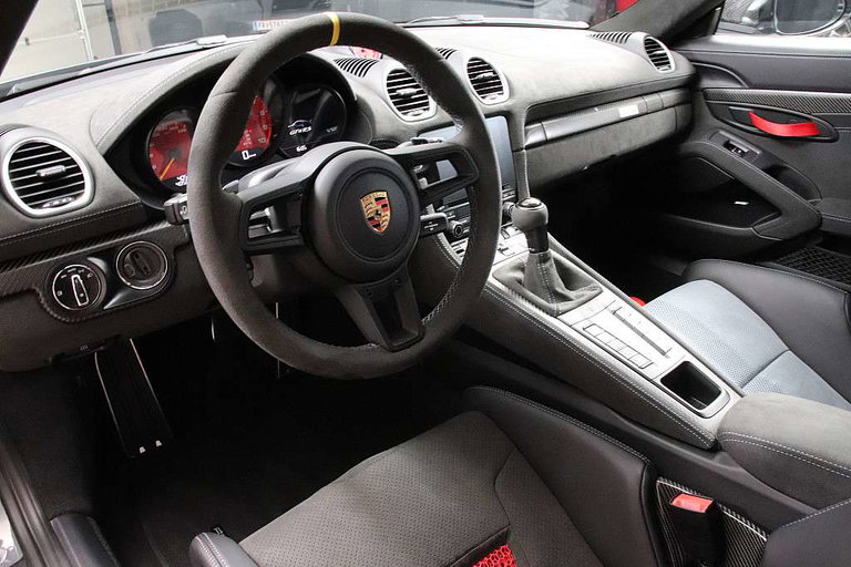 Porsche 718 Cayman GT4 RS