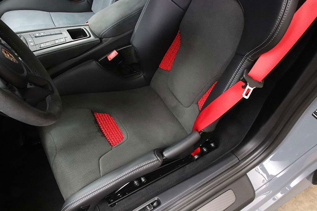 Porsche 718 Cayman GT4 RS