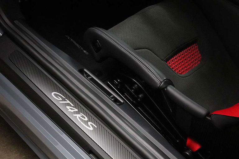 Porsche 718 Cayman GT4 RS