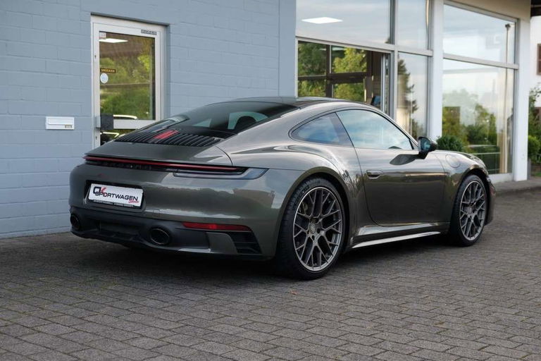Porsche 992 Carrera