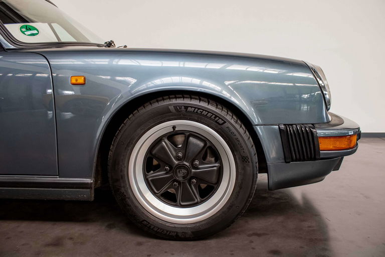 Porsche 911 Carrera 3.2 (US)