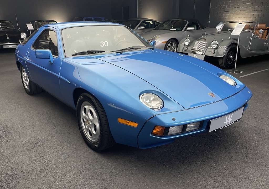Porsche 928