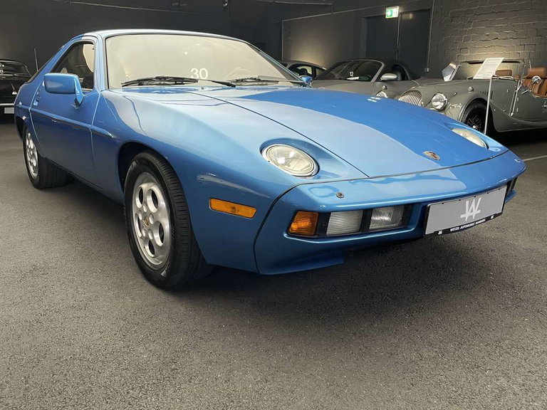 Porsche 928