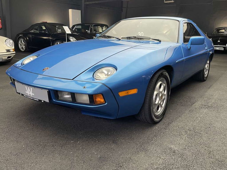 Porsche 928