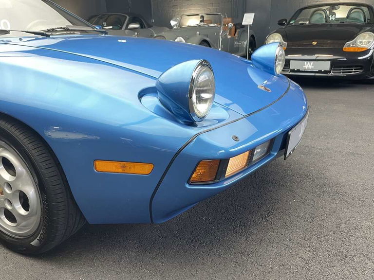 Porsche 928