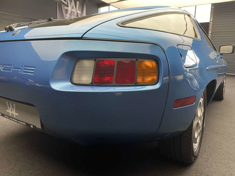 Porsche 928
