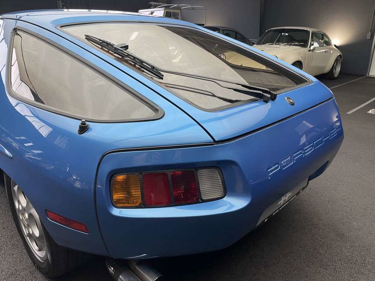 Porsche 928