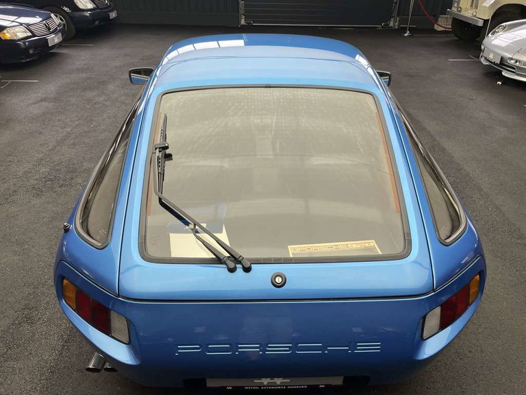 Porsche 928