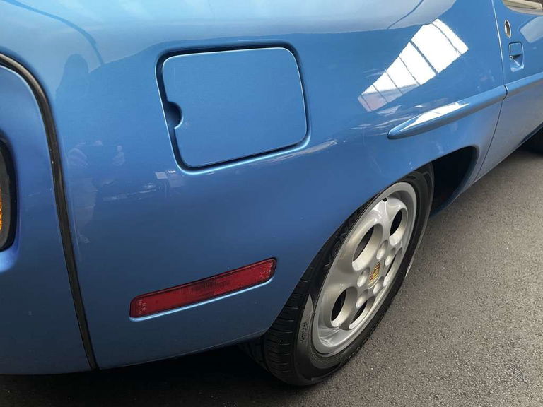 Porsche 928