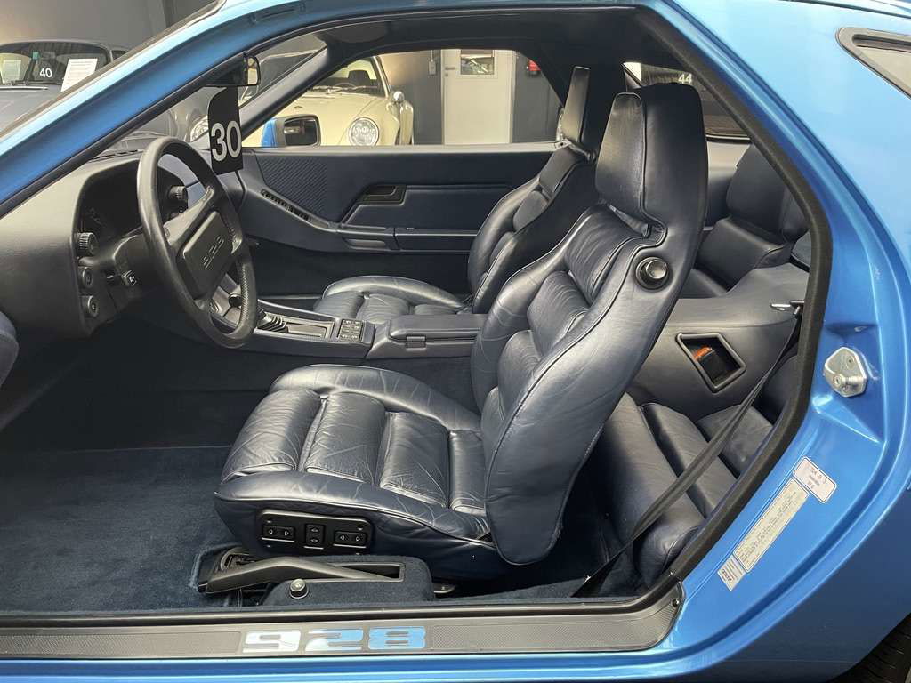 Porsche 928
