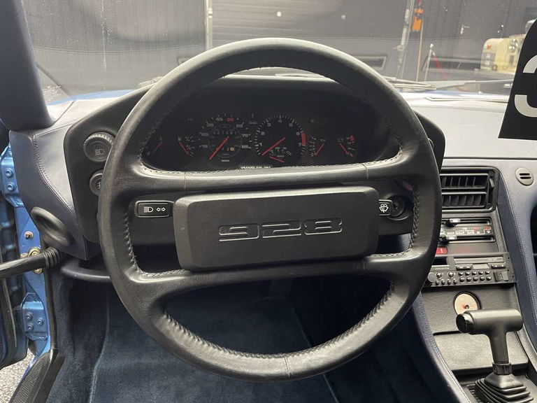 Porsche 928
