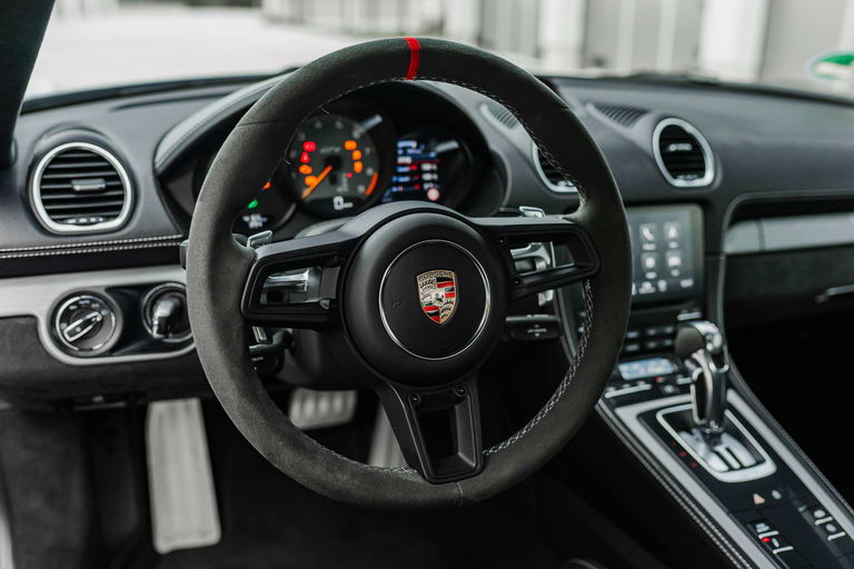 Porsche 718 Cayman GT4