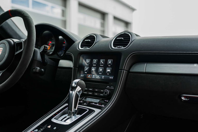 Porsche 718 Cayman GT4