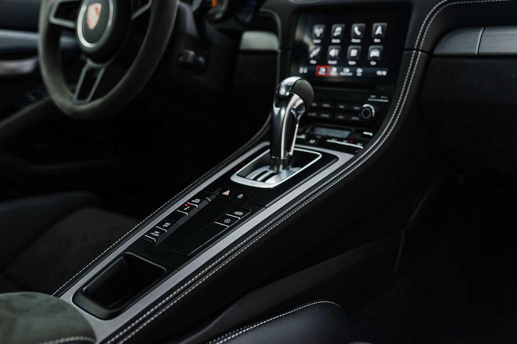 Porsche 718 Cayman GT4