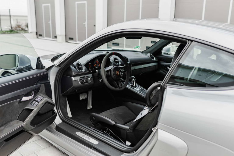 Porsche 718 Cayman GT4